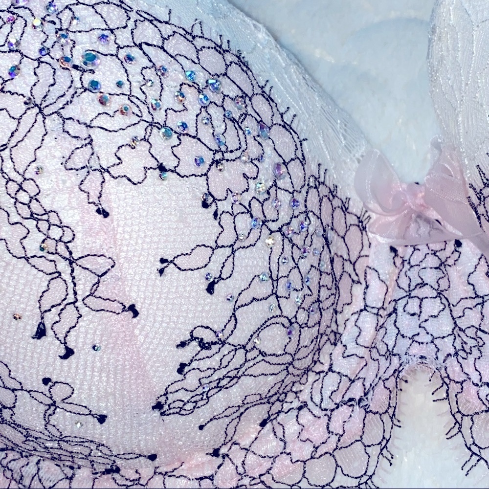 Rare 32B Dream Angels Crystal Bra Pink Crystal Lace Bra - Picture 3 of 13